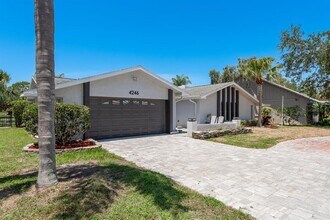 4246 Marine Pkwy in New Port Richey, FL - Building Photo - Building Photo