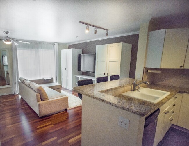 property at 323 Queen Anne Ave N