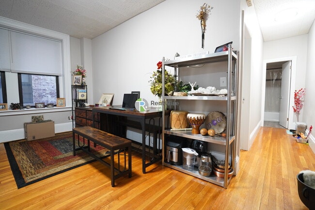 1455 Beacon St in Brookline, MA - Foto de edificio - Building Photo