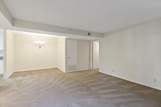 520 Canyon Oaks Dr, Unit #A in Oakland, CA - Building Photo - Building Photo