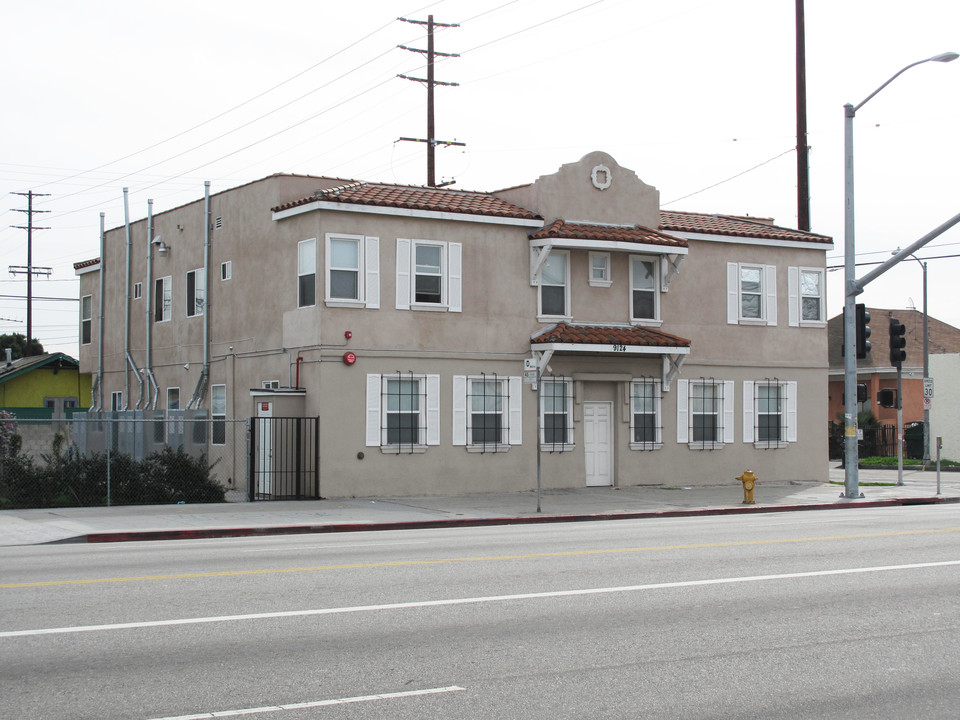 9124 S Broadway in Los Angeles, CA - Building Photo