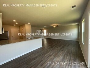 8104 Derby Wood Ln in Charlotte, NC - Building Photo - Building Photo