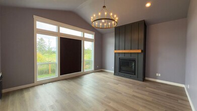 35680 Bella Rdg Lp in Astoria, OR - Building Photo - Building Photo
