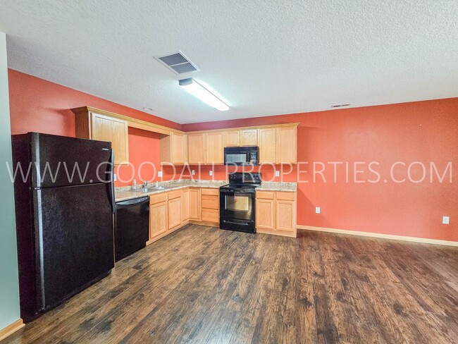 324 NE Sandalwood in Waukee, IA - Building Photo - Building Photo