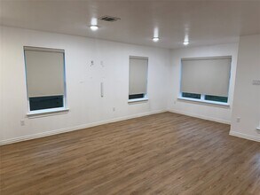 8125 Sunnyhill St in Houston, TX - Building Photo - Building Photo