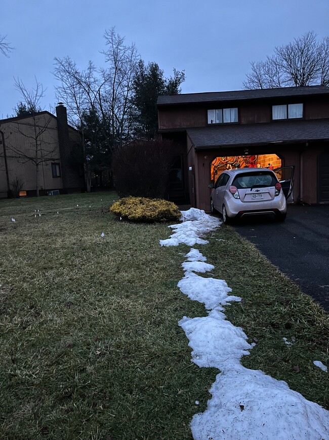 47 Carol Ct in Endicott, NY - Foto de edificio - Building Photo