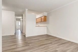 King's Alley in Calgary, AB - Building Photo