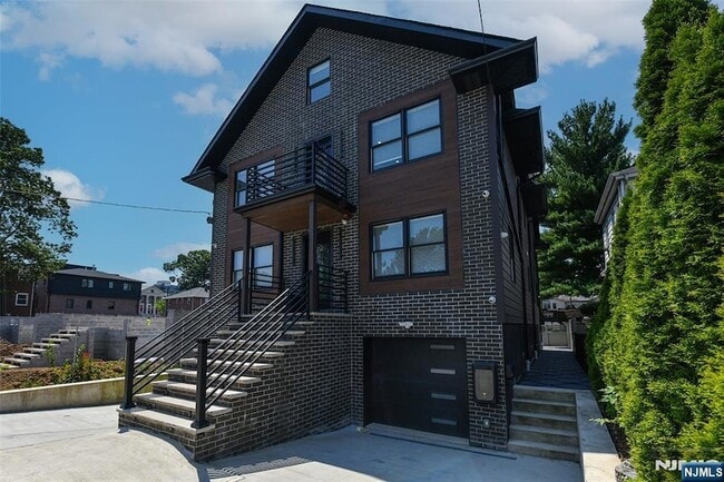 332 Coolidge Ave, Unit 8306 in Fort Lee, NJ - Building Photo - Building Photo