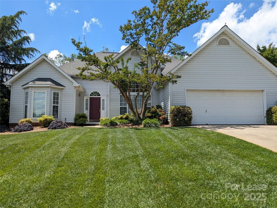 187 Chandeleur Dr in Mooresville, NC - Building Photo