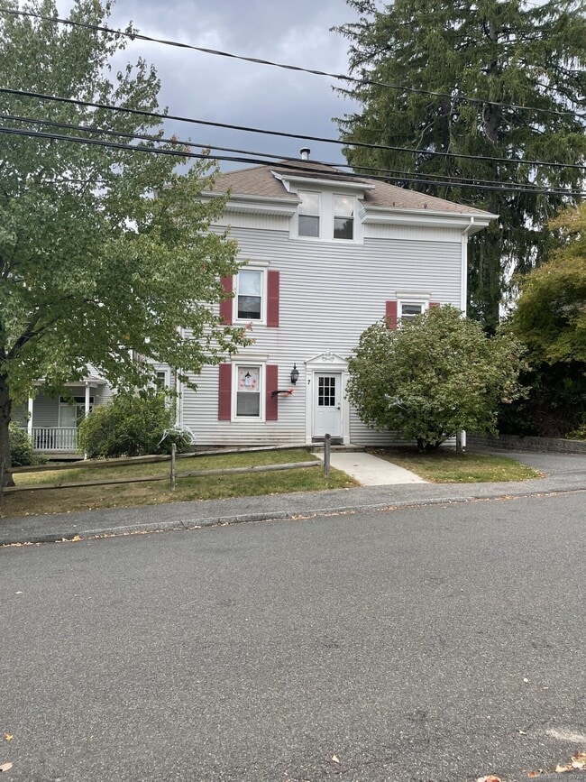 property at 7 Terrace Pl