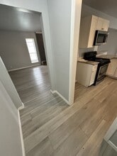 1100 SW 81st St in Oklahoma City, OK - Foto de edificio - Building Photo