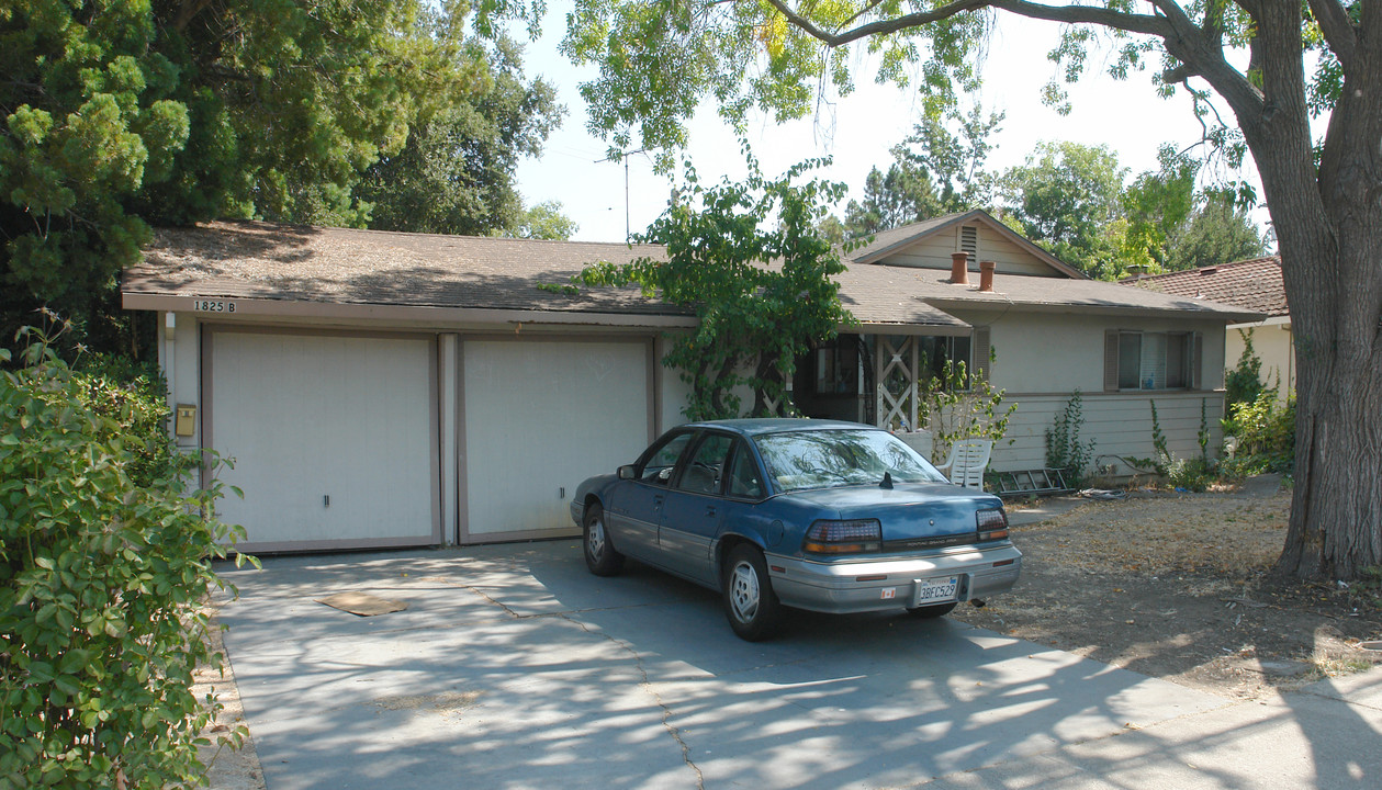 1825 S Springer Rd in Los Altos, CA - Foto de edificio