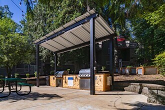 Larkspur West Linn in West Linn, OR - Foto de edificio - Building Photo