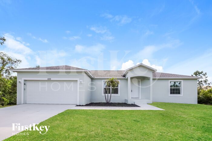 5511 Brussels Terrace in Port Charlotte, FL - Building Photo