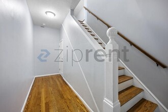 92 Maple St in Boston, MA - Foto de edificio - Building Photo