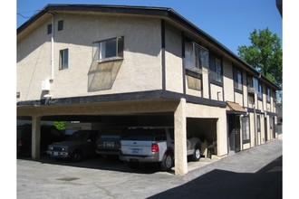 14318 Tiara St in Van Nuys, CA - Building Photo - Building Photo