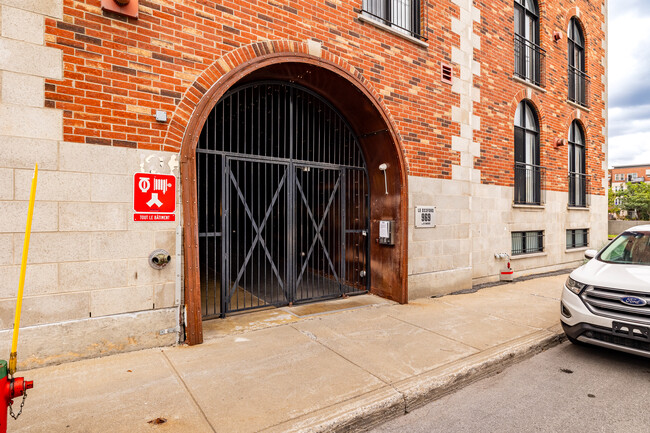 Le Oxford in Montréal, QC - Building Photo - Building Photo