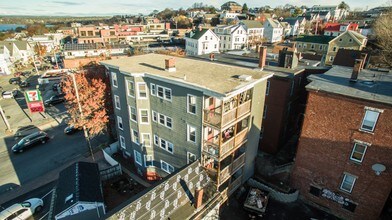 106 Cumberland Ave in Portland, ME - Foto de edificio - Building Photo