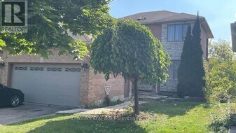 27 Vivians Crescent in Brampton, ON - Building Photo