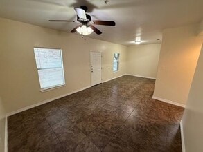 1204 E Lyon St in Laredo, TX - Building Photo - Building Photo