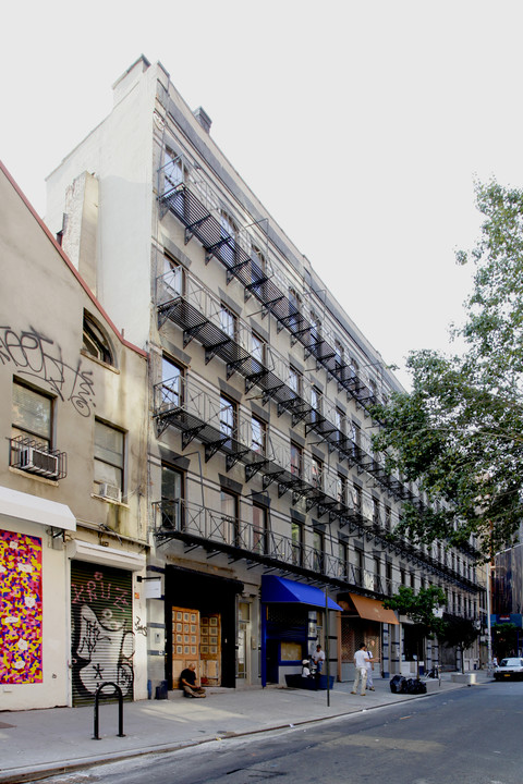 260-268 Elizabeth St in New York, NY - Foto de edificio