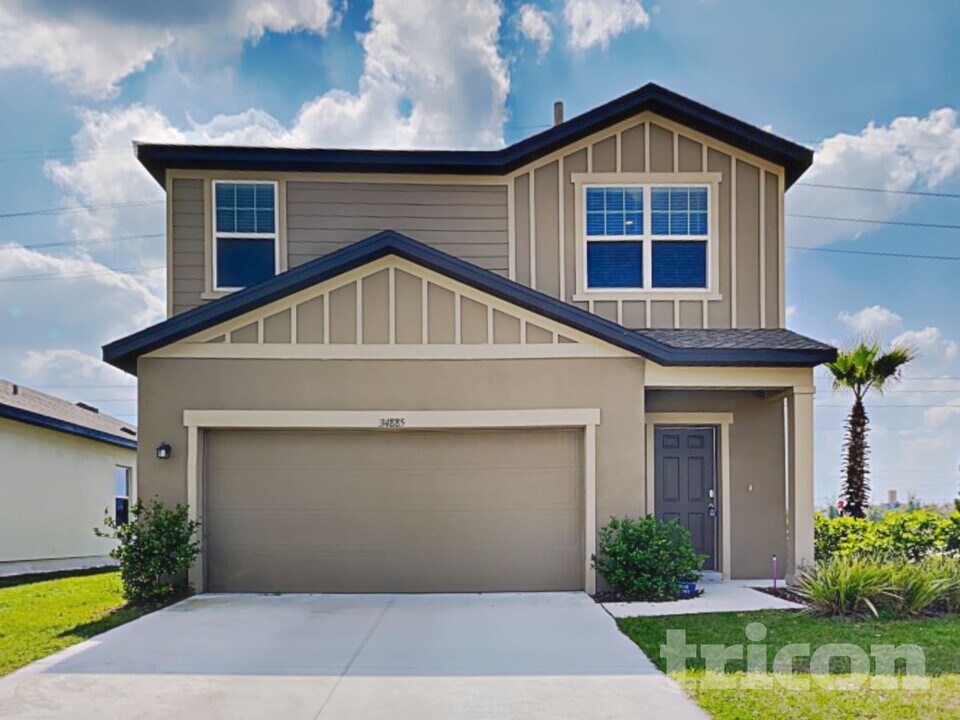 34885 Daisy Meadow Loop in Zephyrhills, FL - Building Photo