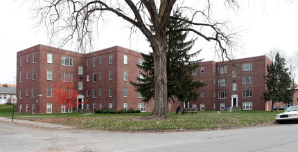 Colonial Park in Indianapolis, IN - Foto de edificio - Building Photo