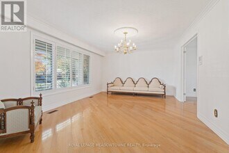 305 Ulric Crescent in Oakville, ON - Building Photo - Building Photo