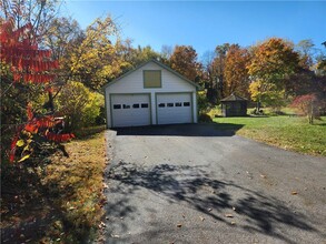 314 Rhinecliff Rd in Rhinebeck, NY - Foto de edificio - Building Photo