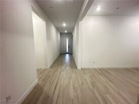 350 Tigullio Ave in Henderson, NV - Building Photo