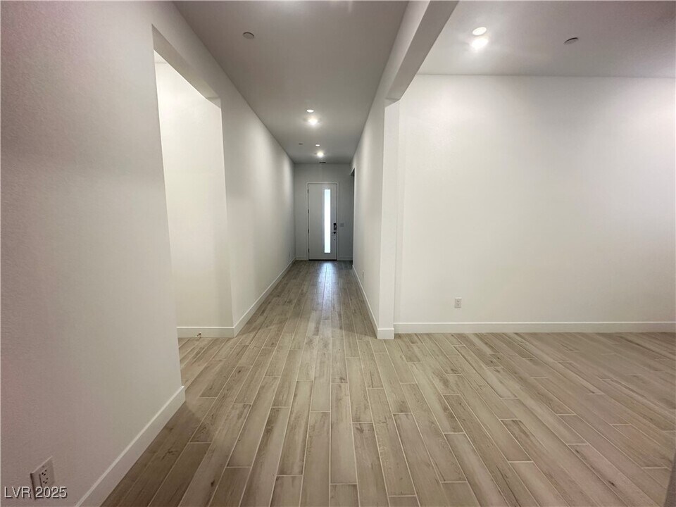 350 Tigullio Ave in Henderson, NV - Building Photo