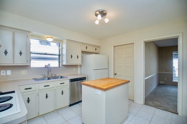 property at 3903 Kiamesha Dr