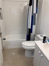 6940 NW 179th St, Unit 405-7 in Hialeah, FL - Building Photo - Building Photo