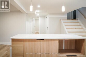10 Flagstaff Rd in Toronto, ON - Building Photo - Building Photo