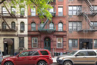 306 E 90th St in New York, NY - Building Photo - Building Photo