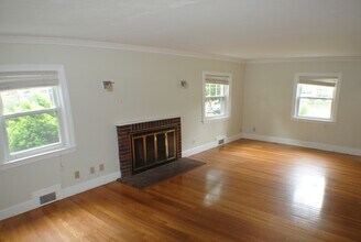 157 Day St in Auburndale, MA - Building Photo - Building Photo