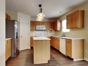 5813 Columbia Cir in Greenwood, IN - Building Photo - Building Photo