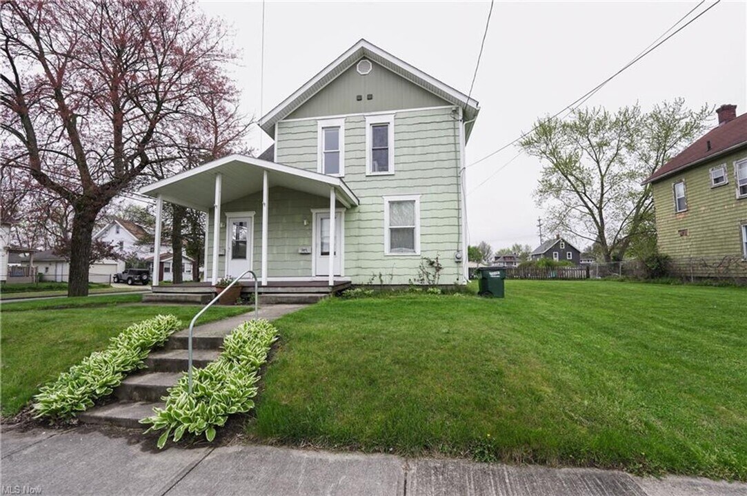 554 Creedmore Ave in Barberton, OH - Building Photo
