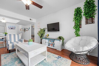 209 W Miracle Strip Pky, Unit 209 West Miracle in Mary Esther, FL - Building Photo - Building Photo