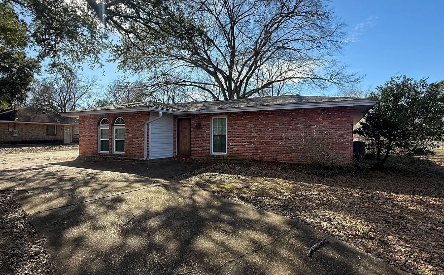 341 N Burbank Dr in Montgomery, AL - Building Photo