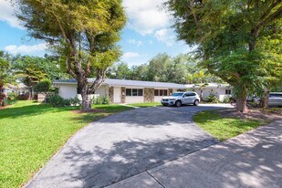 11745 SW 81st Rd in Pinecrest, FL - Building Photo