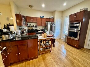 22 Elmore St, Unit 2 in Boston, MA - Foto de edificio - Building Photo