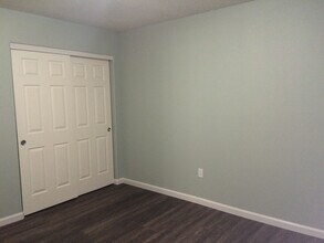 504 S Battery Rd in Moses Lake, WA - Foto de edificio - Building Photo