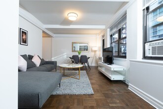 340 E 52nd St in New York, NY - Building Photo - Building Photo