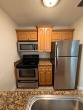 6043 10th Ave N in Greenacres, FL - Building Photo - Building Photo