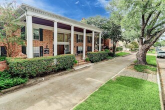 2824 Briarhurst Dr, Unit 30 in Houston, TX - Building Photo - Building Photo