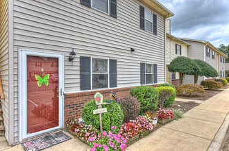 Southgate Gardens in Thomasville, NC - Foto de edificio - Building Photo