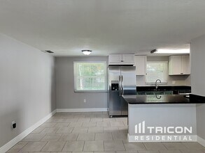 5058 Silk Oak Dr in Sarasota, FL - Building Photo - Building Photo