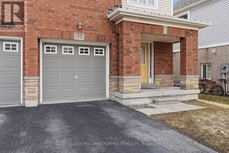 32 Warnford Cir in Ajax, ON - Building Photo - Building Photo