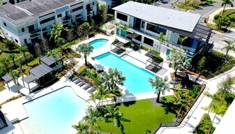 Pixl in Plantation, FL - Building Photo